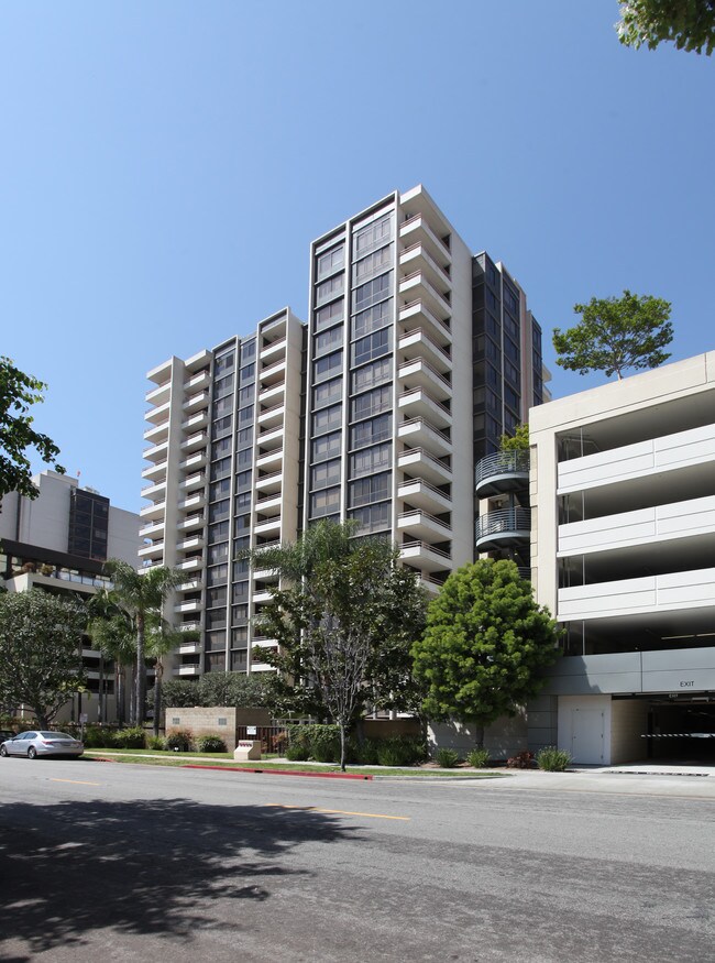 Park Towers in Glendale, CA - Building Photo - Building Photo