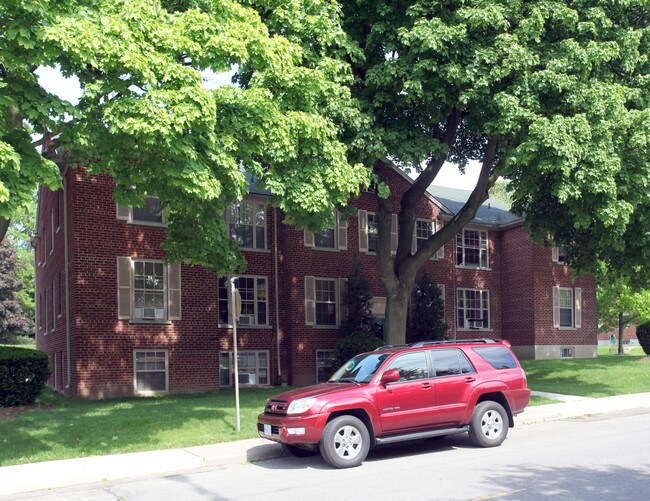 93 Mallory Cres in Toronto, ON - Building Photo - Building Photo