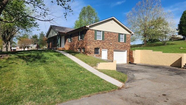 2641 Mark Ln in Morristown, TN - Building Photo - Building Photo