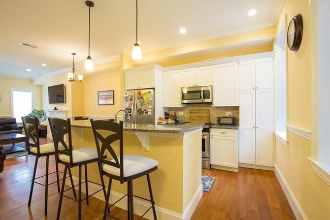 8 Gates St, Unit 1 in Boston, MA - Foto de edificio - Building Photo