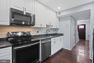 18 Chantilly Ct in Rockville, MD - Building Photo - Building Photo