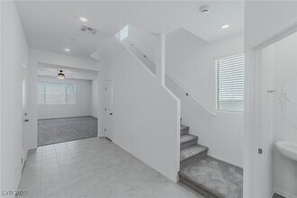 7518 Dawn Lndg Ave in Las Vegas, NV - Building Photo - Building Photo