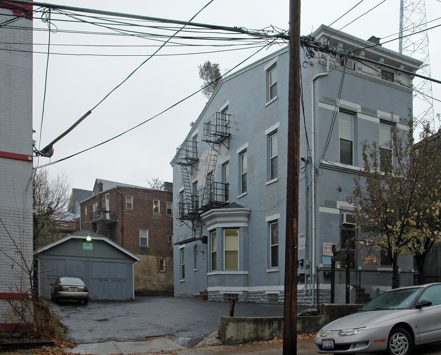 2147 Clifton Ave in Cincinnati, OH - Foto de edificio