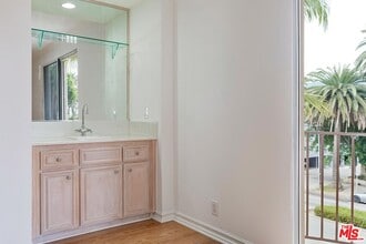 211 California Ave in Santa Monica, CA - Building Photo - Building Photo
