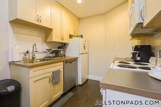 11 Gorham St, Unit 9 in Boston, MA - Foto de edificio - Building Photo