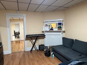 196 Chelsea St, Unit 3 in Boston, MA - Building Photo - Building Photo