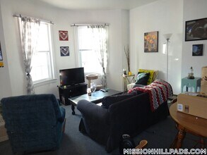 30 S Huntington Ave in Boston, MA - Foto de edificio - Building Photo