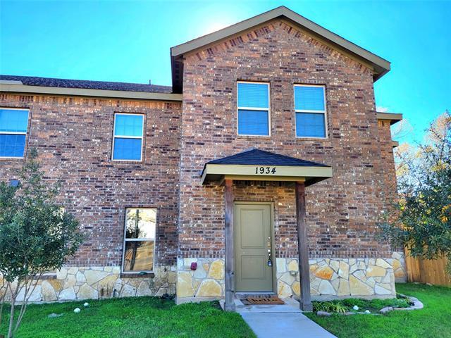 1934 Timber Oaks Dr in Garland, TX - Building Photo