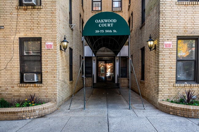 Oakwood Court in Flushing, NY - Building Photo - Building Photo