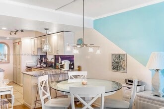 201 E Ocean Dr in Key Colony Beach, FL - Building Photo - Building Photo
