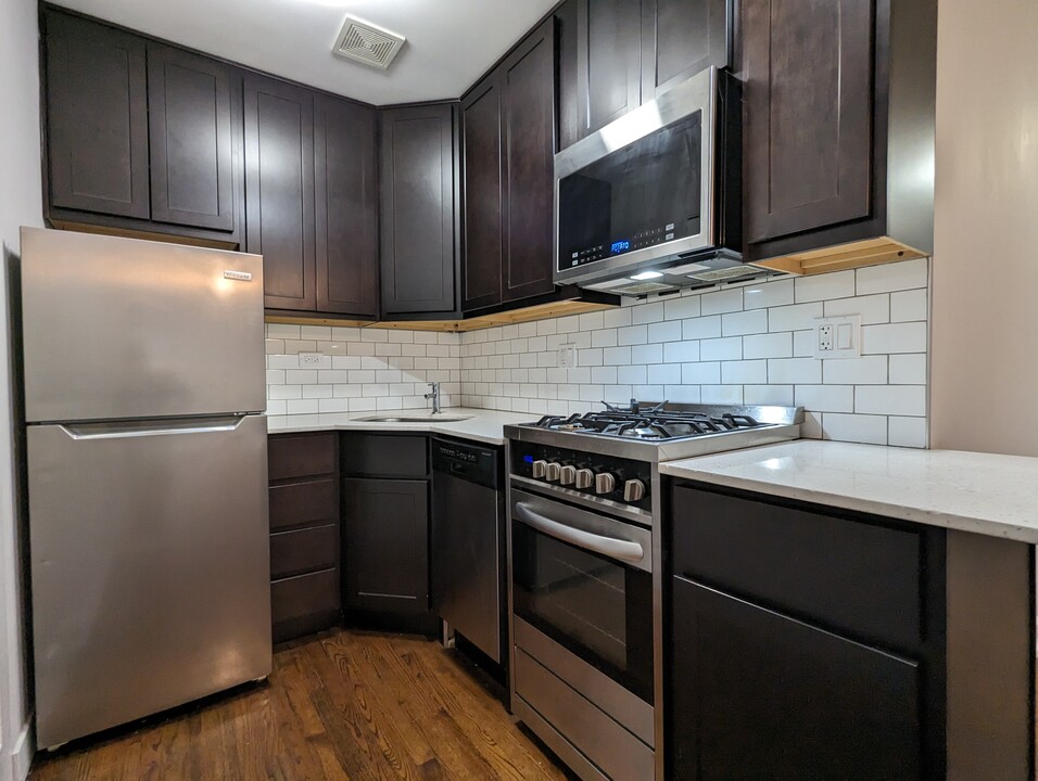 524 W Oakdale Ave, Unit 508 in Chicago, IL - Building Photo