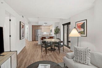 155 N Aberdeen St in Chicago, IL - Building Photo - Building Photo