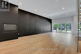 111 Greenfield Ave in Ottawa, ON - Building Photo - Building Photo