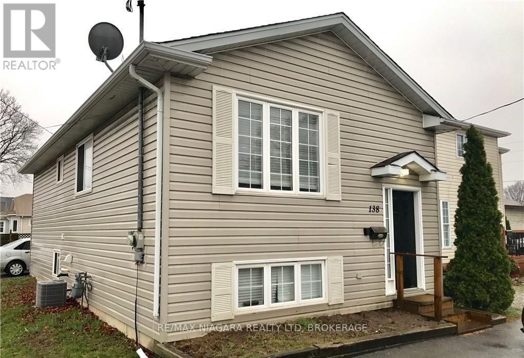 138 Carlton St in St Catharines, ON - Building Photo