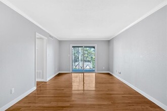 395 Pharr Rd NE in Atlanta, GA - Foto de edificio - Building Photo