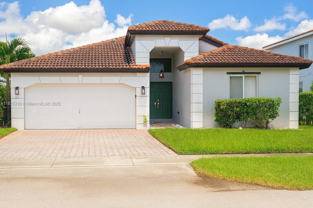 13221 SW 53rd St in Miramar, FL - Building Photo
