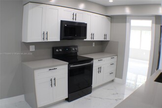 515 S 61st Ter in Hollywood, FL - Foto de edificio - Building Photo