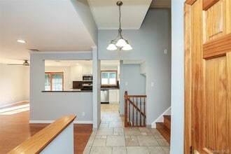 91 Birchwood Park Dr in Syosset, NY - Building Photo - Building Photo