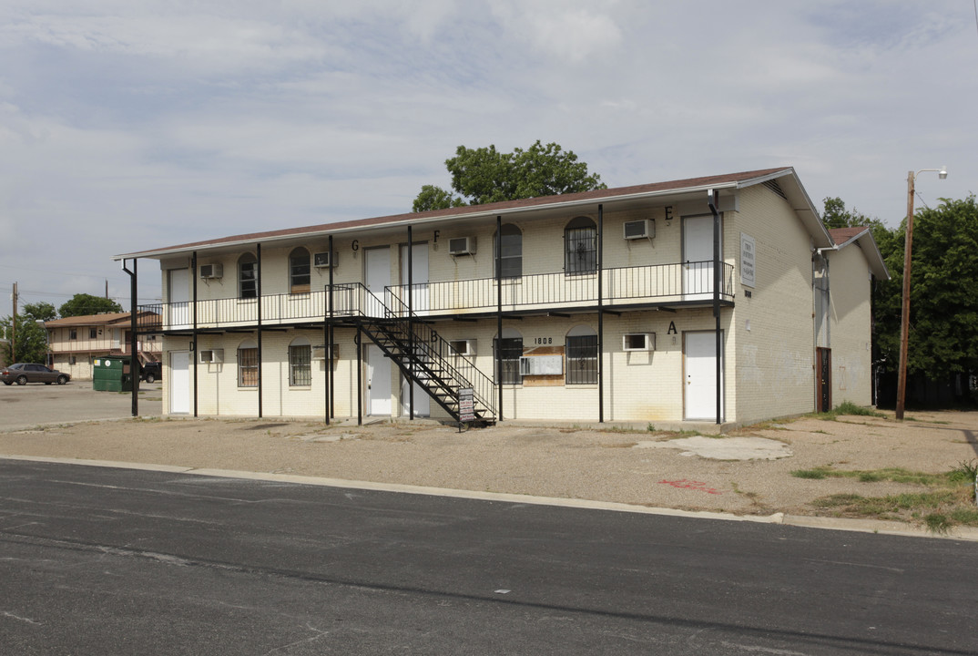 Twin Apartments in Killeen, TX - Building Photo