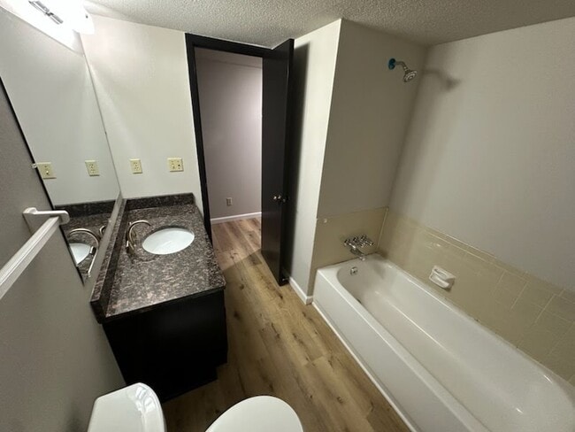 9507 University Ave in Clive, IA - Building Photo - Building Photo