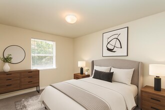 Potomac Woods Senior Living in Woodbridge, VA - Foto de edificio - Building Photo