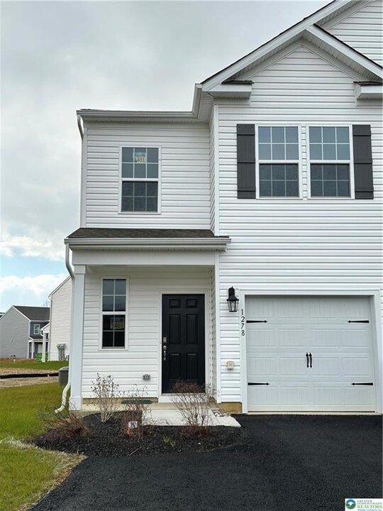1228 Martin Rd in Breinigsville, PA - Building Photo