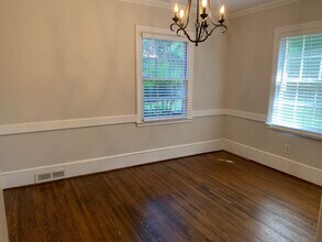 2002 Queens Rd W in Charlotte, NC - Building Photo - Building Photo