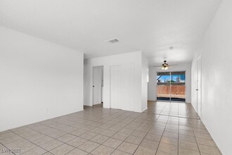 2805 Sultana St in Las Vegas, NV - Building Photo - Building Photo