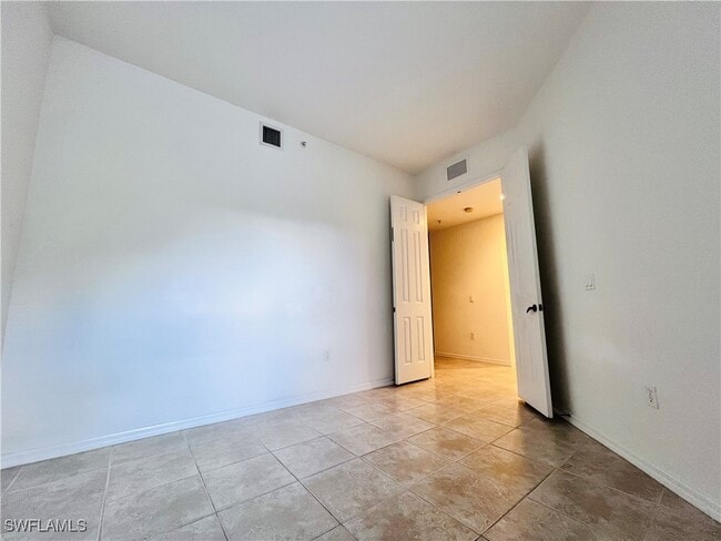 property at 1435 Mariposa Cir