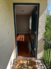5318 Alhama Dr, Unit 5318 and half Alhama in Woodland Hills, CA - Foto de edificio - Building Photo