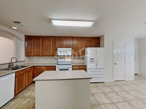 3218 Woodchuck Rd in Montgomery, TX - Foto de edificio - Building Photo