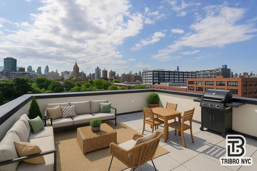 92 Manhattan Ave in Brooklyn, NY - Building Photo