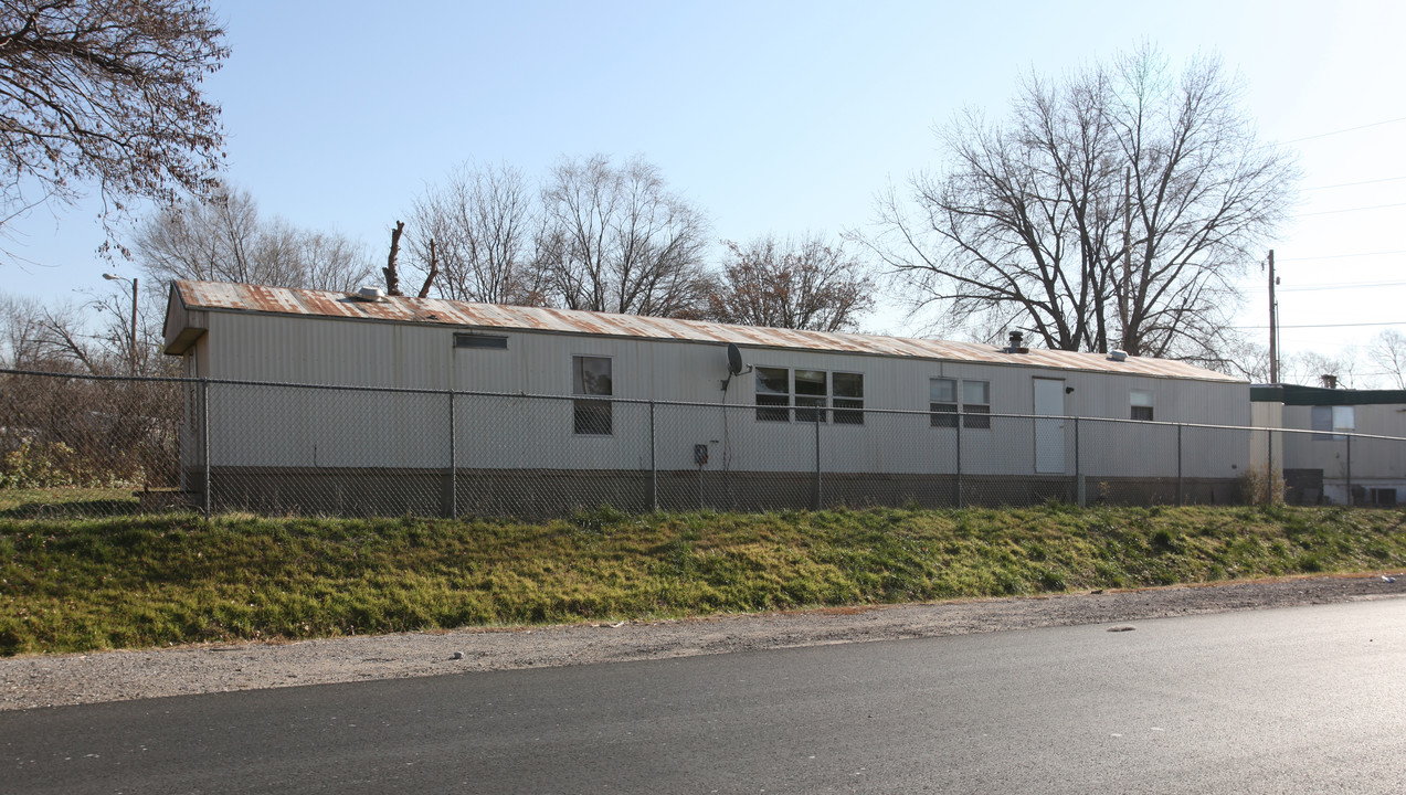 Treasure Park Creekside MHC in Kansas City, KS - Building Photo