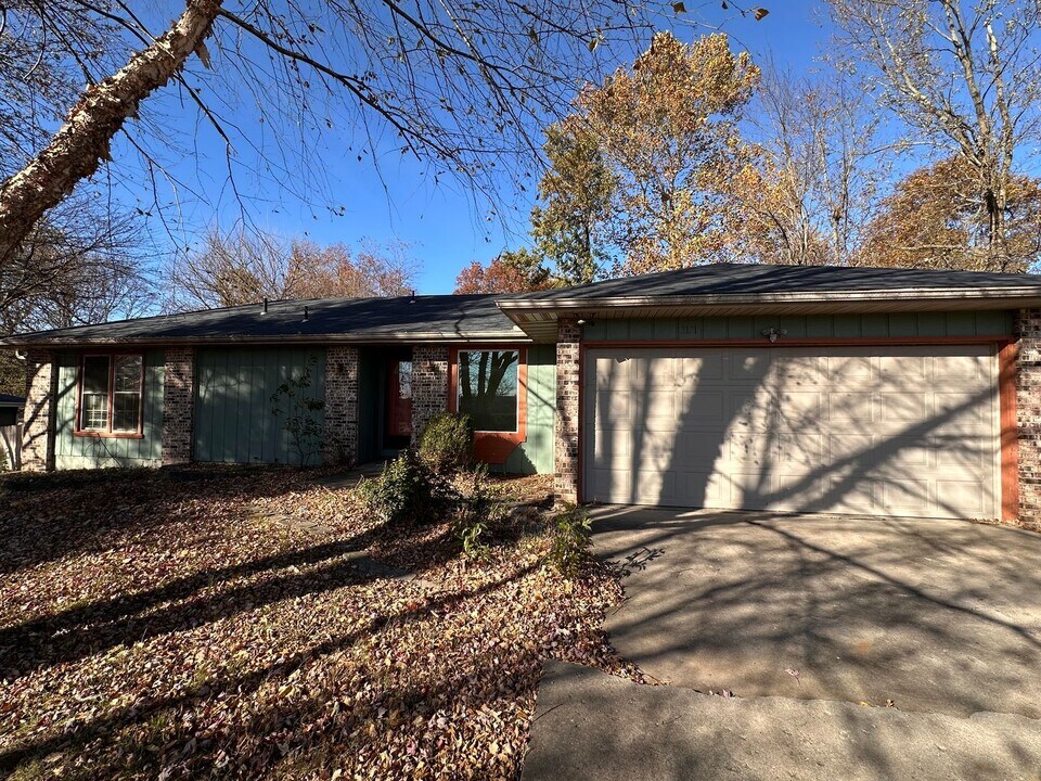 3151 W Marty St in Springfield, MO - Building Photo