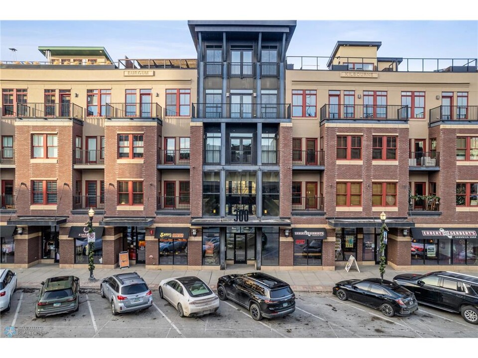 300 Broadway N in Fargo, ND - Foto de edificio