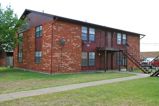 Town West Apartments in Cleburne, TX - Building Photo - Building Photo