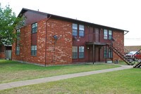 Town West Apartments in Cleburne, TX - Foto de edificio - Building Photo