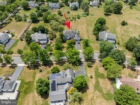 5 Robert Dr in West Windsor Township, NJ - Building Photo