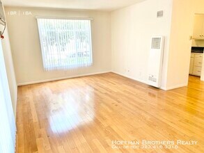 2001 Beachwood Dr in Los Angeles, CA - Building Photo - Building Photo