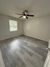 10738 Cambridge Ave in Kansas City, MO - Building Photo - Building Photo