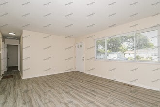 1290 Acredale Dr in Florissant, MO - Building Photo - Building Photo