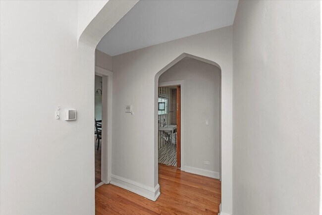 5701 N Washtenaw Ave in Chicago, IL - Building Photo - Building Photo