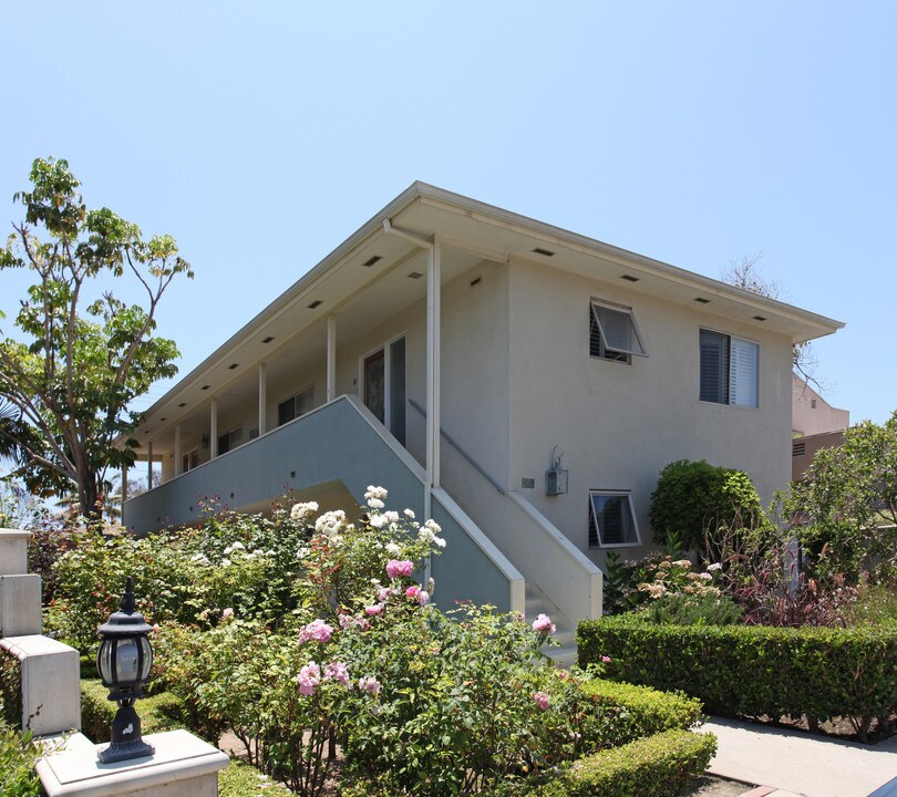 425 Cypress Dr in Laguna Beach, CA - Building Photo