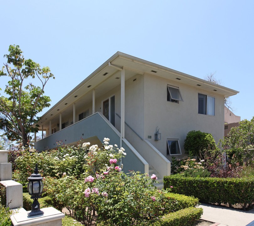 425 Cypress Dr in Laguna Beach, CA - Foto de edificio