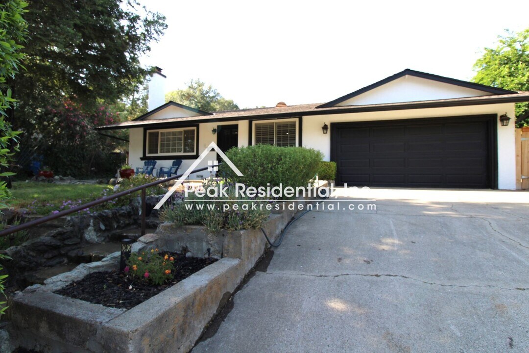 8053 Dorian Way in Fair Oaks, CA - Building Photo