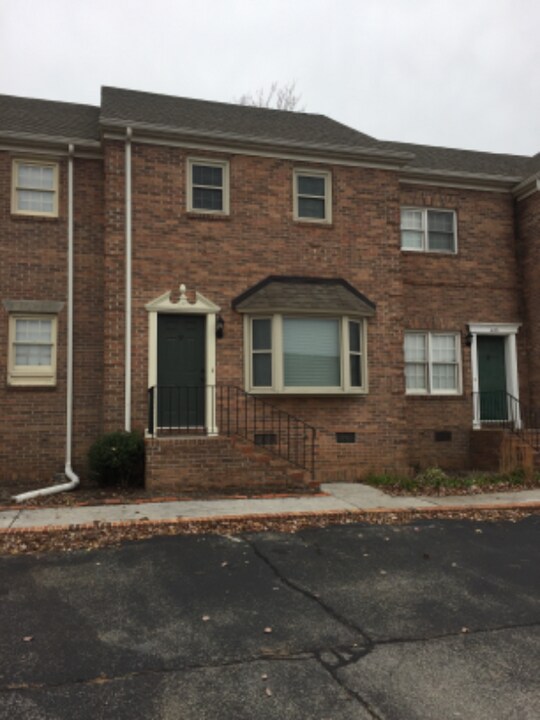 487 Bramblewood Ln in Knoxville, TN - Building Photo