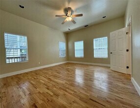 5405 Evans Ave in Austin, TX - Foto de edificio - Building Photo