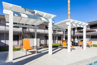 Sunrise on the Rail in Mesa, AZ - Foto de edificio - Building Photo