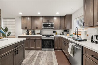 308 Paradise Dr in Ashford, WA - Foto de edificio - Building Photo