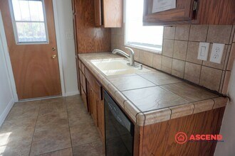 617 Hood Dr in Bakersfield, CA - Building Photo - Building Photo